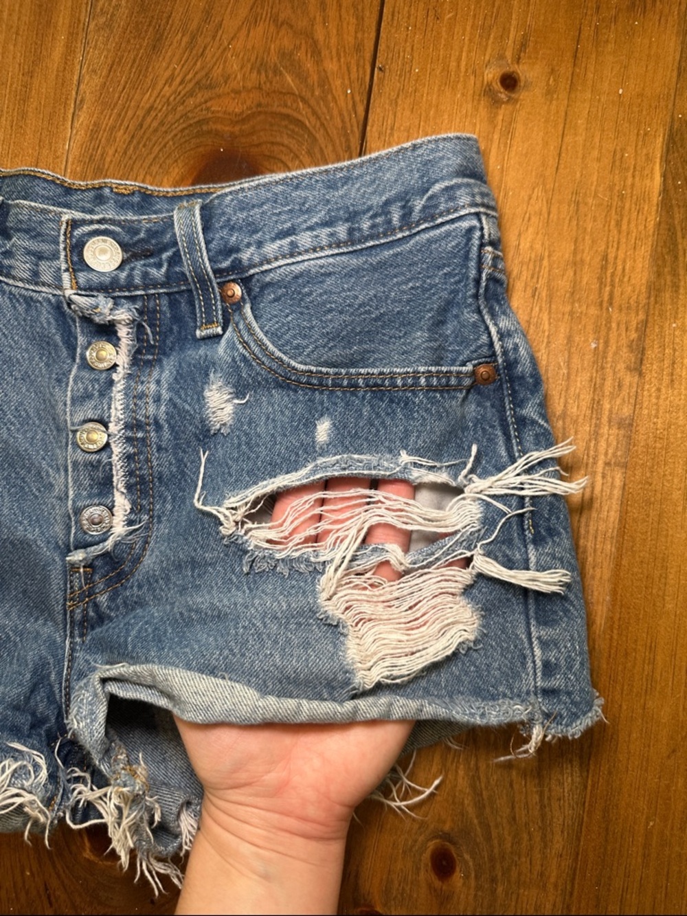 Levis 501 Women's High Waisted Distressed Denim Shorts Size 26 - Picture 3 of 11